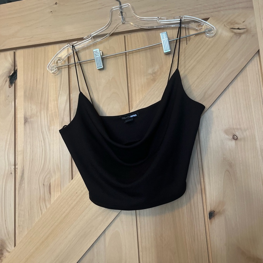 Black scoop neck cropped sleeveless top